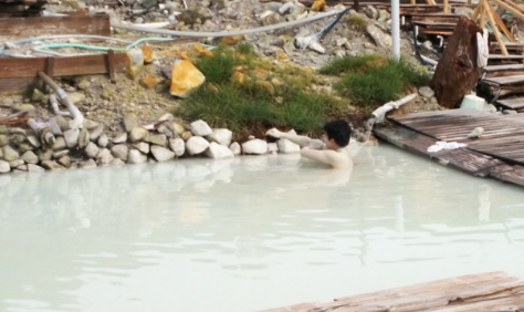 お肌スベスベ 泥パックも！